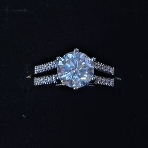 Elegant Silver 1.2ct Moissanite Ring